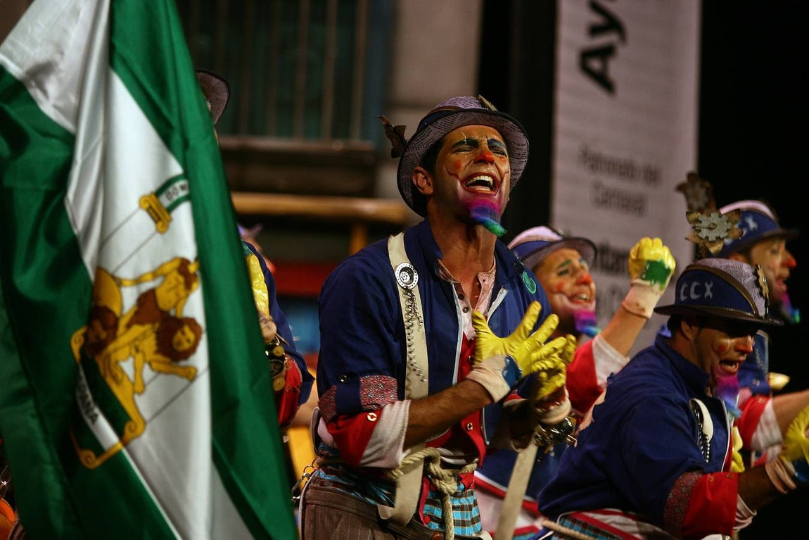La comparsa de Jesús Bienvenido 'Los currelantes' luchó hasta el último momento por revalidar el primer premio de comparsas