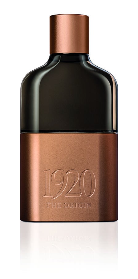 Un clásico masculino. Clásico renovado por fuera, singular y audaz en su interior, TOUS 1920 The Origin es un perfume que rinde homenaje al legado y a las raíces joyeras de una firma internacional. Una esencia que se inspira en un nuevo dandi, con notas amaderadas y especiadas entre los que no faltan la bergamota, el cedro, el comino o las notas de jazmín. Precio: 72€ / 100 ml.