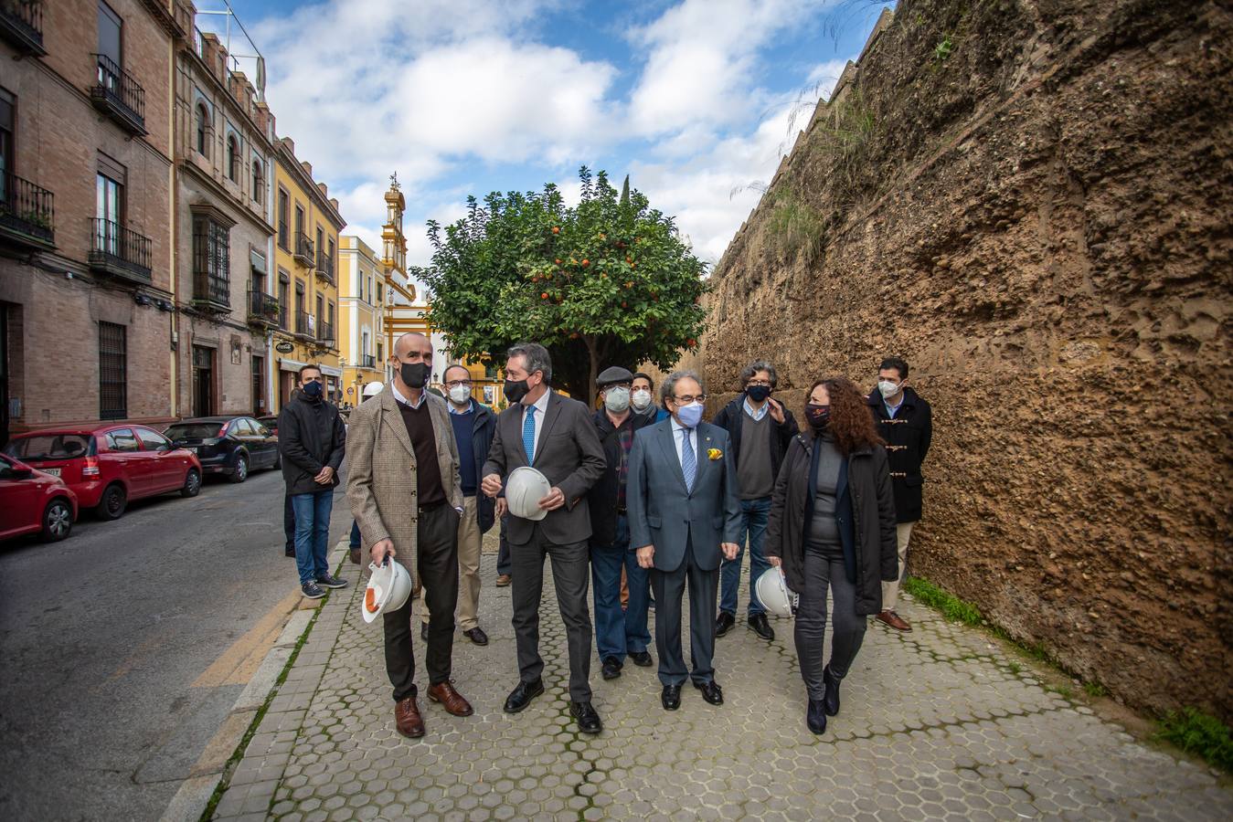 Primera fase de los trabajos de restauración de la muralla de la Macarena