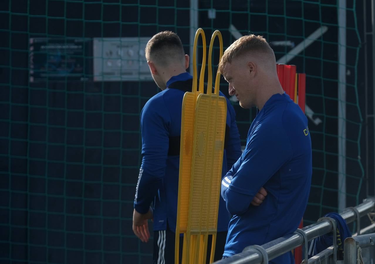 FOTOS: El Cádiz CF ya entrena con sus dos nuevos refuerzos