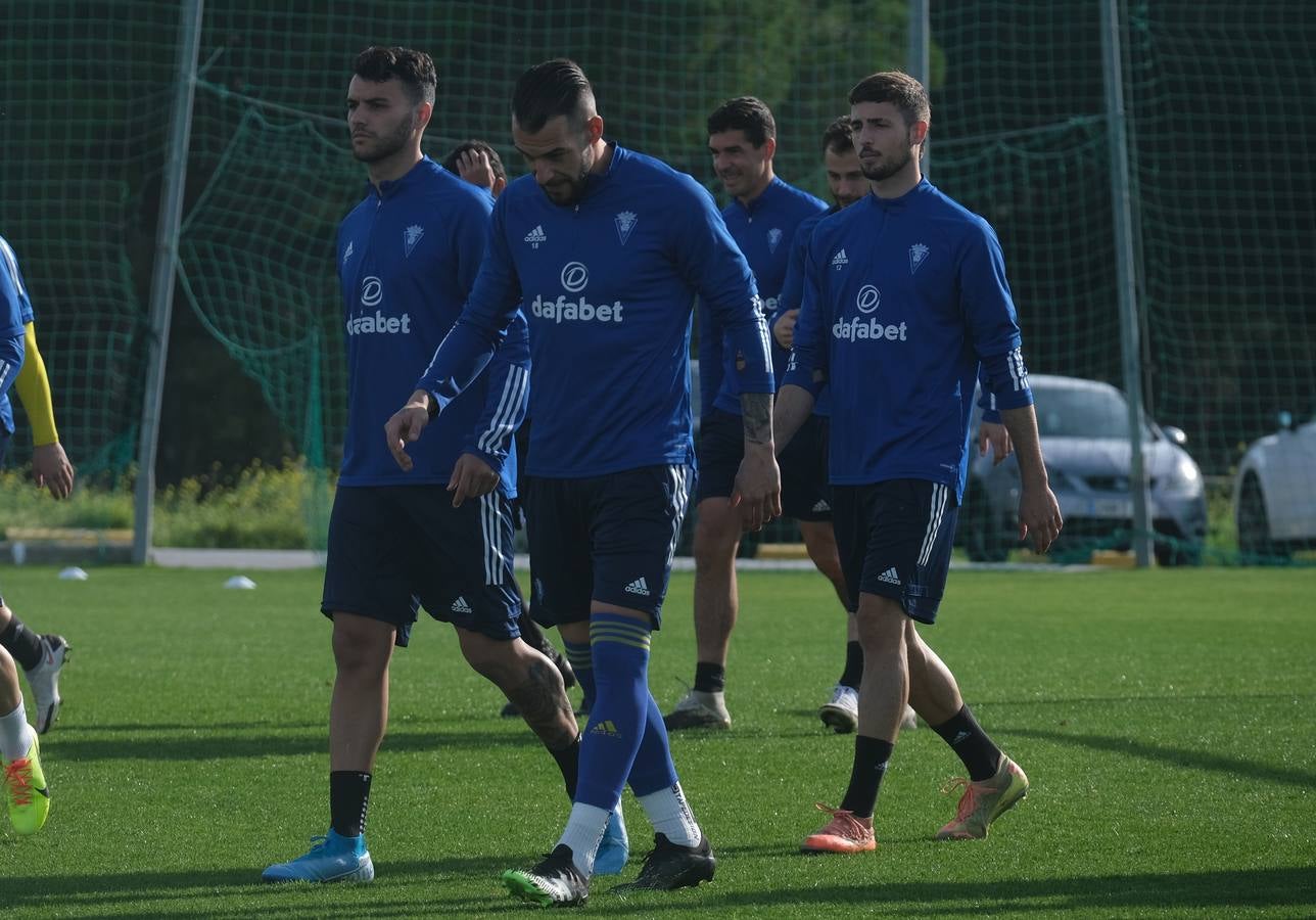 FOTOS: El Cádiz CF ya entrena con sus dos nuevos refuerzos