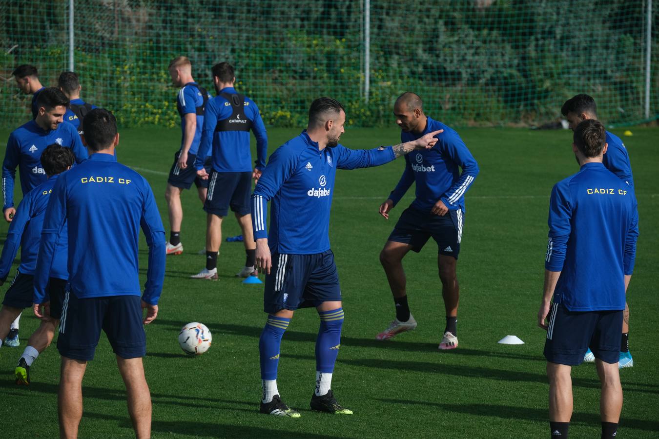 FOTOS: El Cádiz CF ya entrena con sus dos nuevos refuerzos