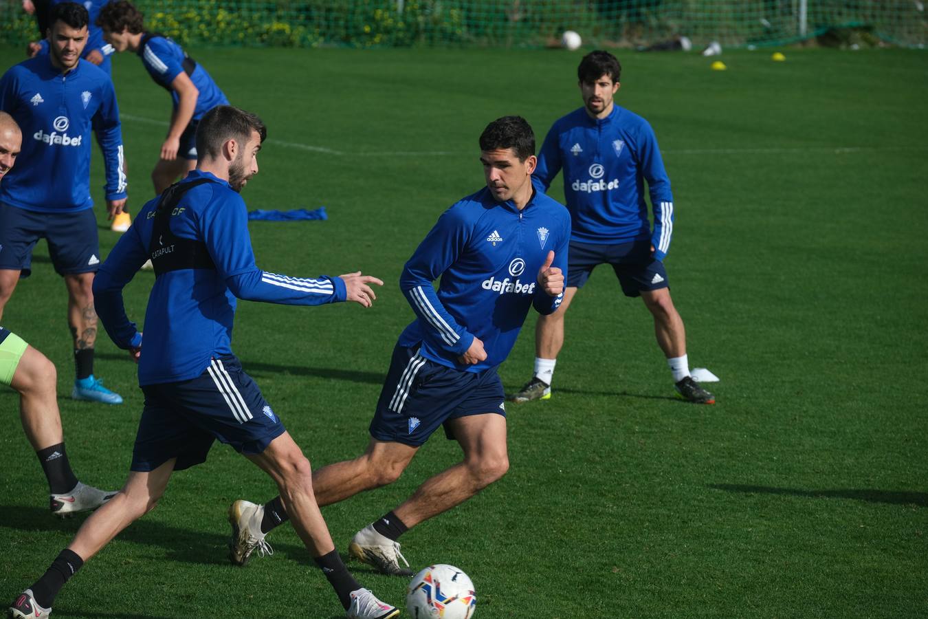 FOTOS: El Cádiz CF ya entrena con sus dos nuevos refuerzos