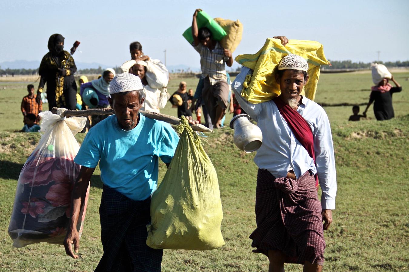 Aunque «La Dama», como es conocida popularmente Aung San Suu Kyi, sigue siendo venerada por los birmanos, su reputación internacional ha quedado destrozada por su complicidad con la persecución de la etnia musulmana rohingya (pronúnciese «rojinga»), a quienes no se les reconoce la ciudadanía. 