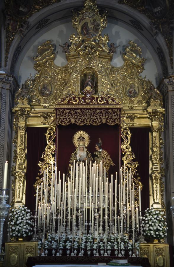 La Virgen de la Amargura, en el altar mayor de San Juan de la Palma