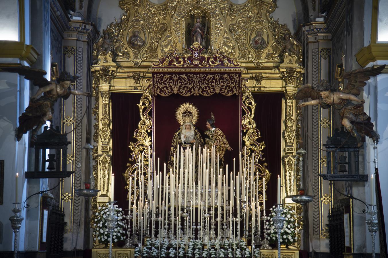 La Virgen de la Amargura, en el altar mayor de San Juan de la Palma