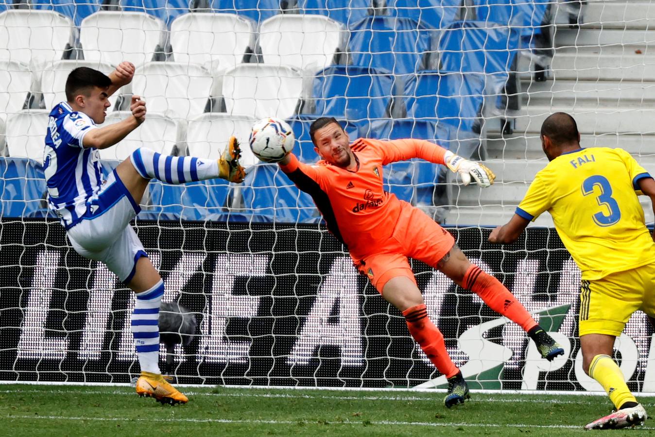 FOTOS: Las imágenes del Real Sociedad - Cádiz