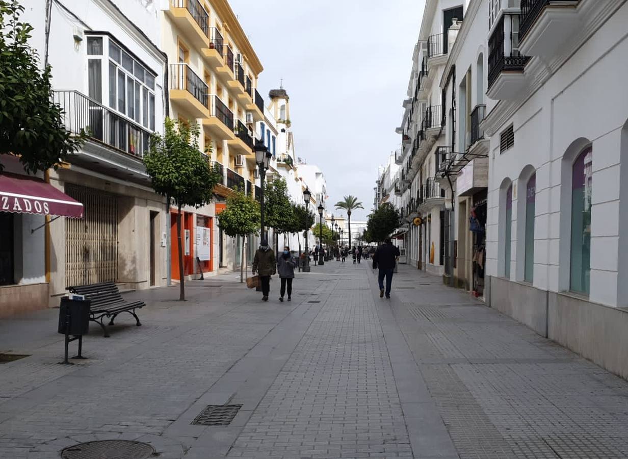 FOTOS: Chiclana tiene que cerrar su comercio no esencial por la pandemia