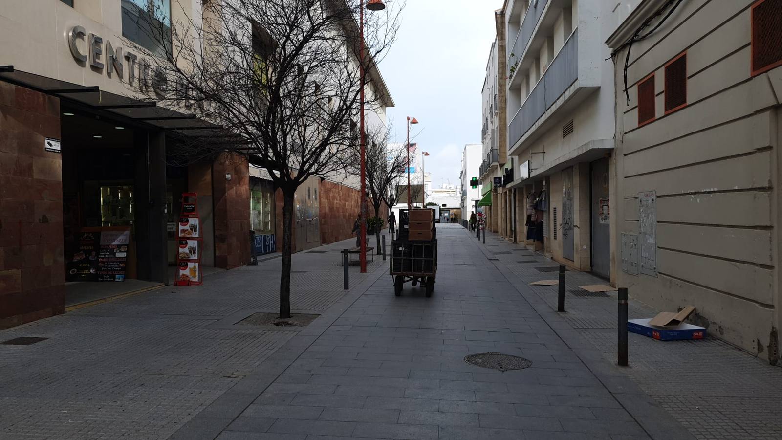 FOTOS: Chiclana tiene que cerrar su comercio no esencial por la pandemia