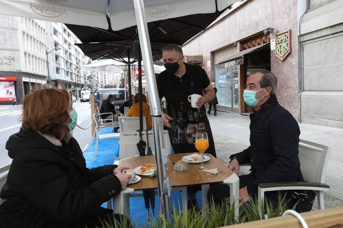En imágenes: el día 1 de los bares vascos tras recibir el visto bueno de la Justicia