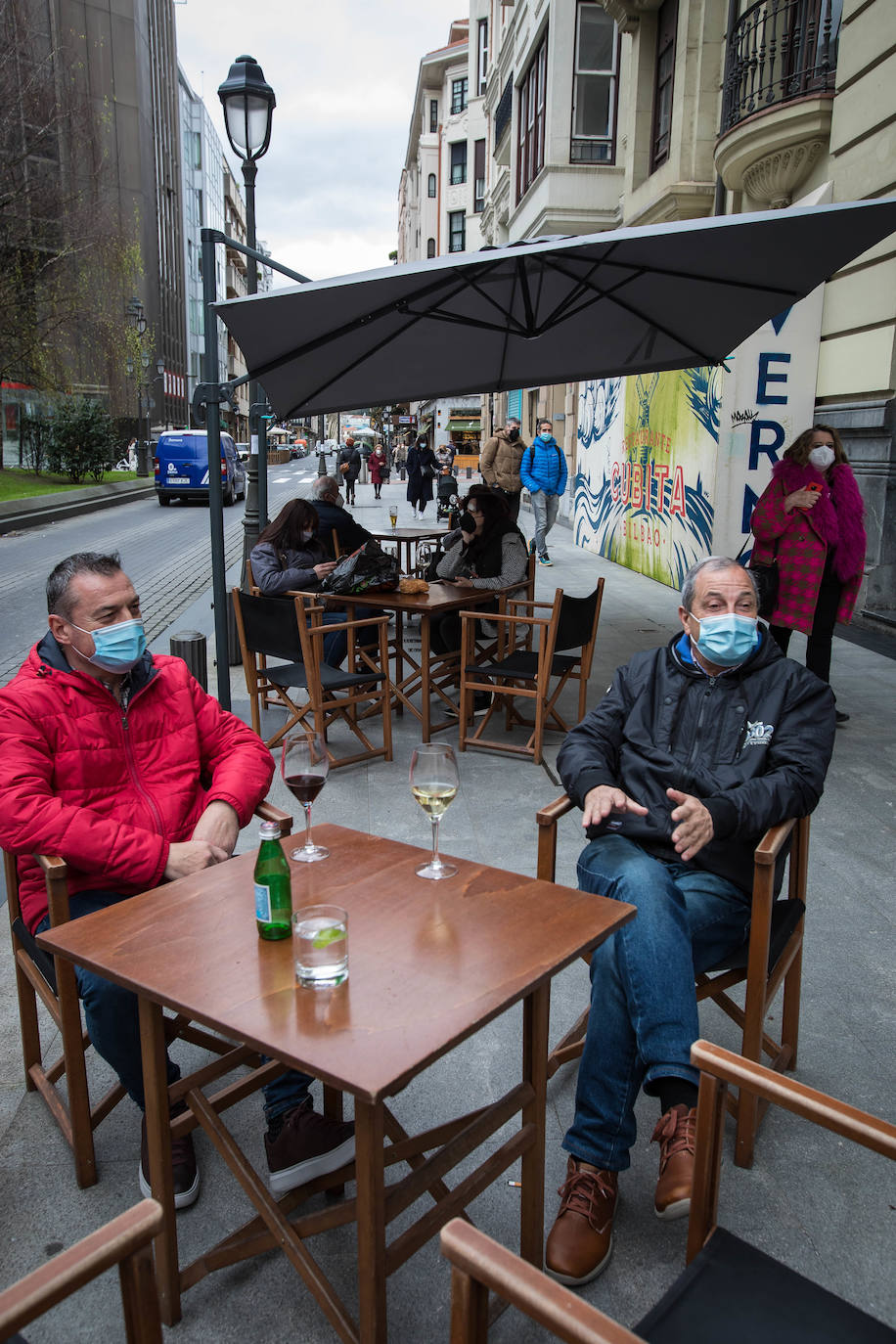 En imágenes: el día 1 de los bares vascos tras recibir el visto bueno de la Justicia