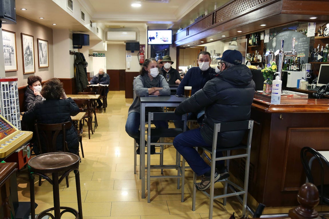 En imágenes: el día 1 de los bares vascos tras recibir el visto bueno de la Justicia