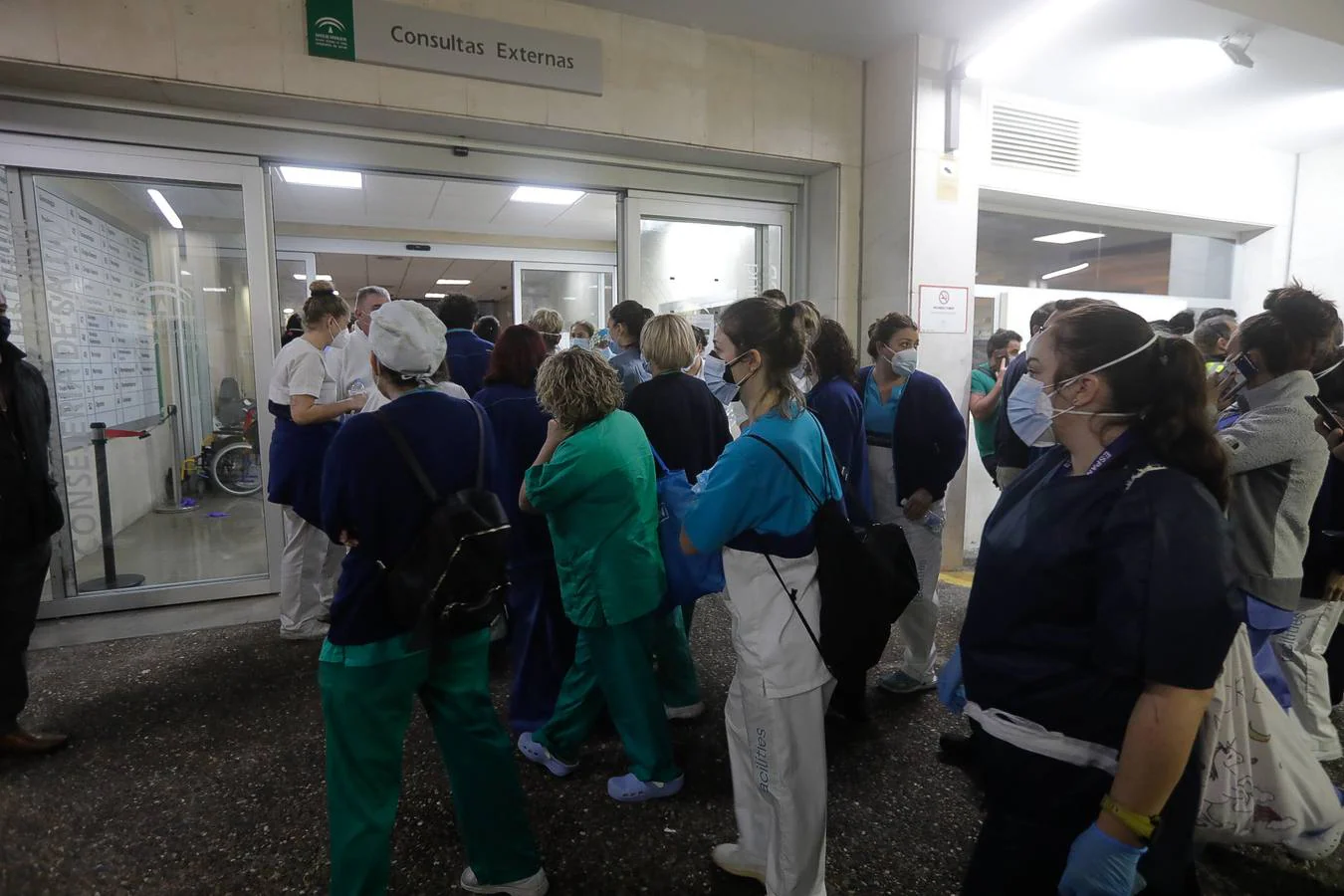 FOTOS: Así ha sido el incendio en el hospital Puerta del Mar de Cádiz