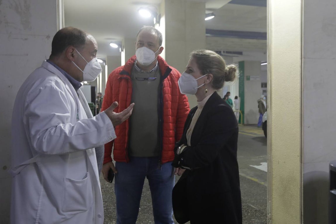 FOTOS: Así ha sido el incendio en el hospital Puerta del Mar de Cádiz