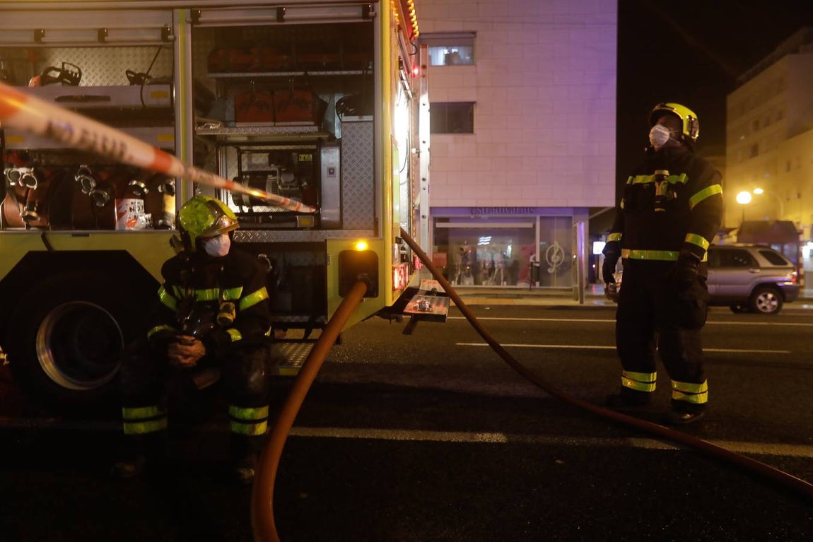 FOTOS: Así ha sido el incendio en el hospital Puerta del Mar de Cádiz