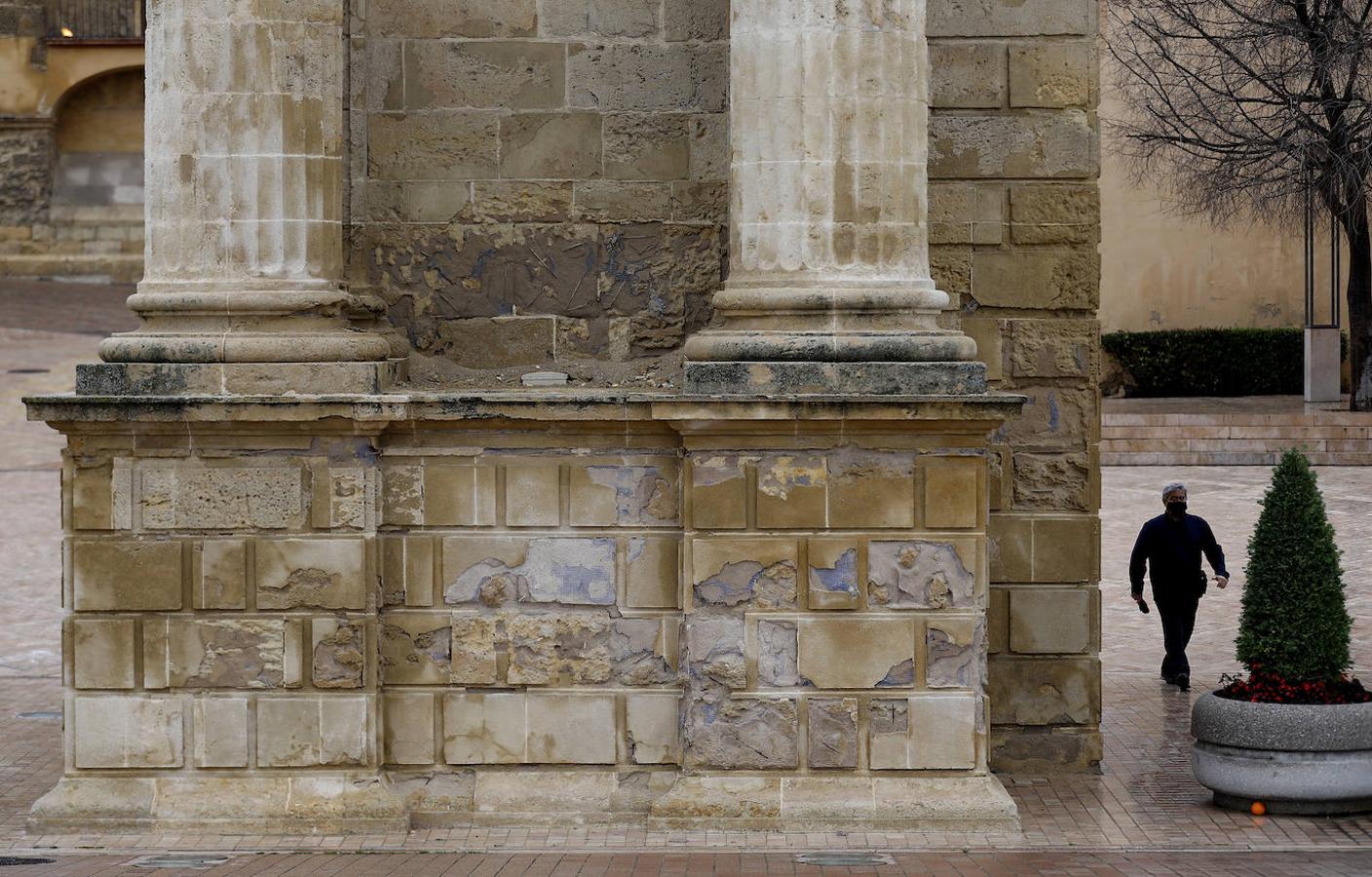 Luces y sombras de torres, puertas y patrimonio de Córdoba, en imágenes