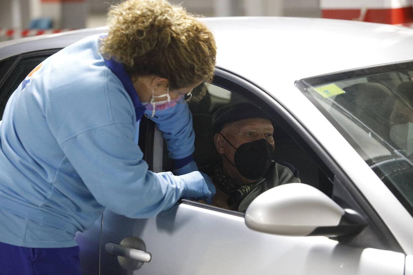 La vacunación del Covid a mayores de 80 años en Córdoba, en imágenes