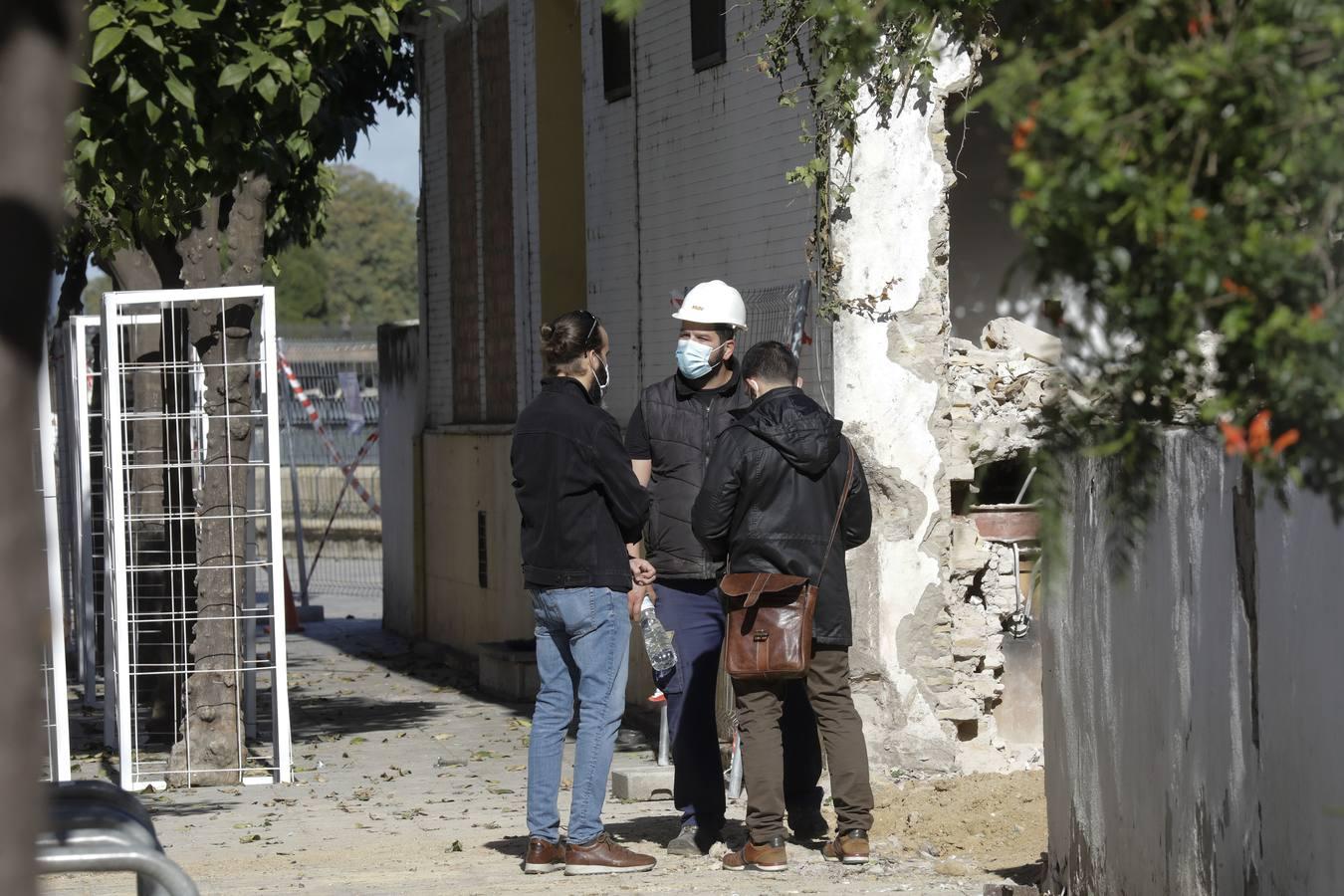 La demolición de la antigua Comisaría de la calle Betis, en imágenes