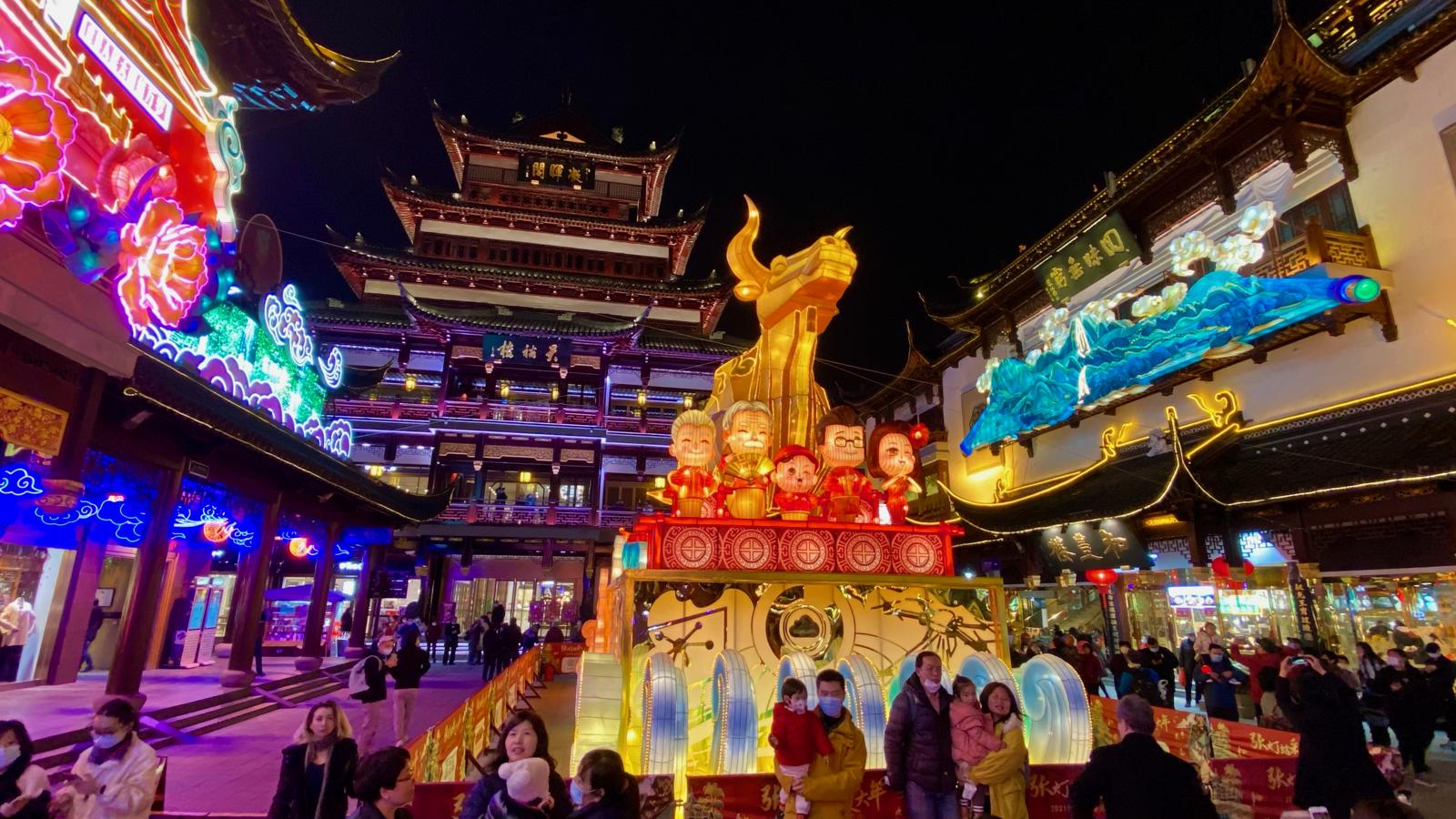 Los jardines de Yu, una de las principales atracciones de Shanghái, celebran la entrada en el año del buey. 