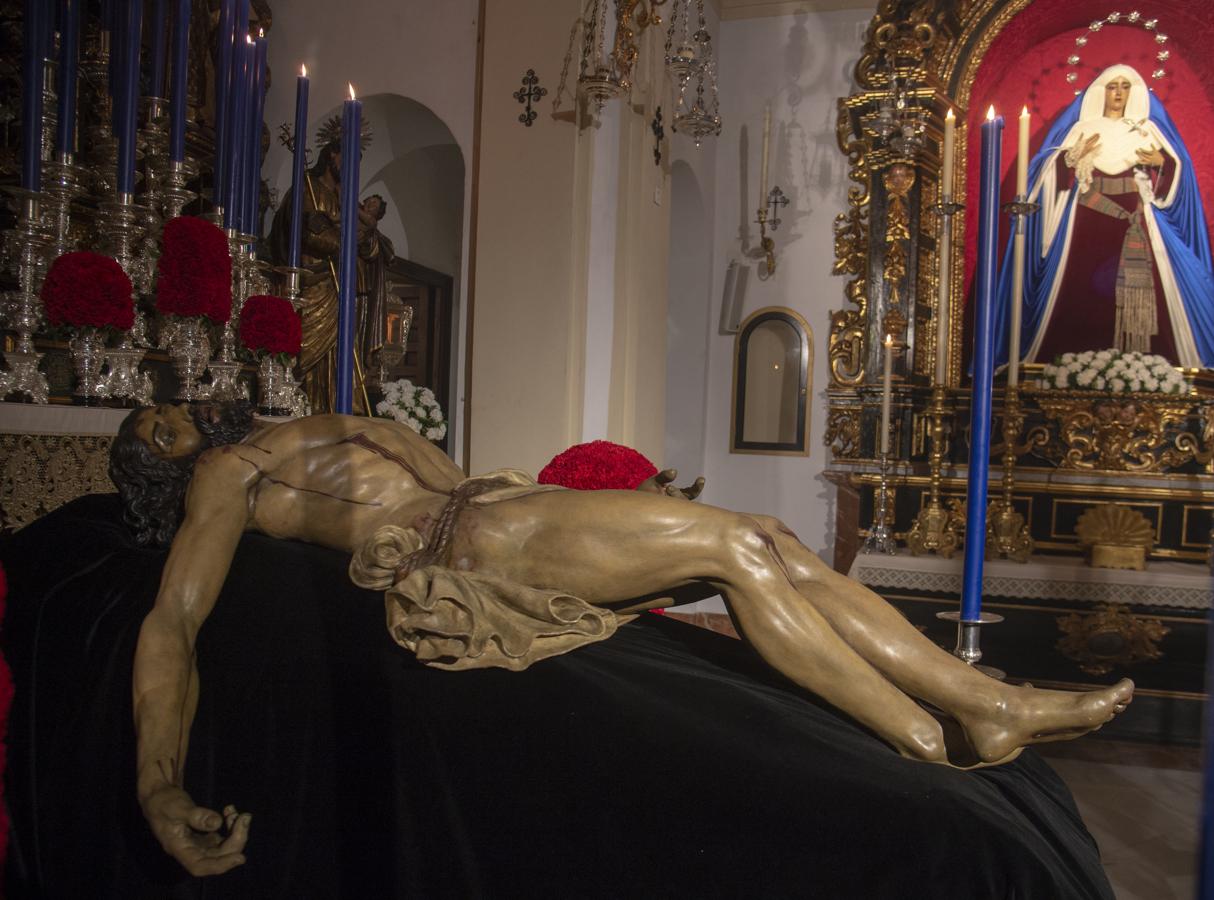 El besamanos del Cristo de la Misericordia del Baratillo