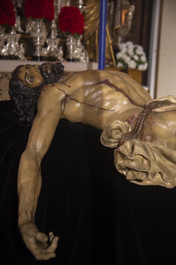 El besamanos del Cristo de la Misericordia del Baratillo