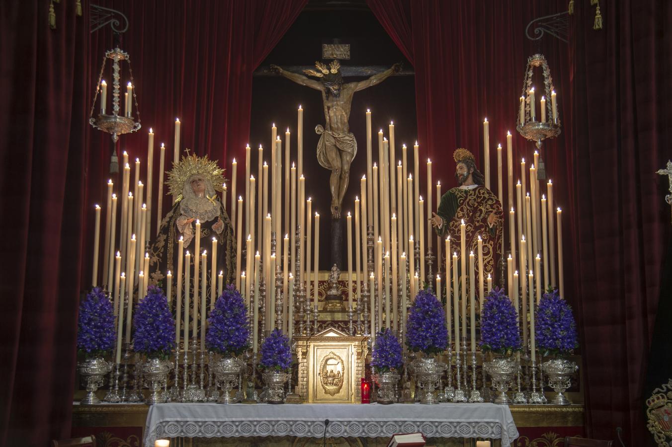 Altar de quinario del Cristo de la Salud de la Carretería