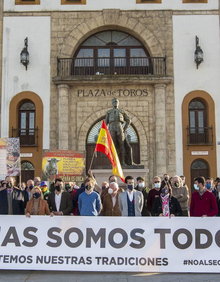 Protesta en Espartinas en defensa de la tauromaquia, en imágenes