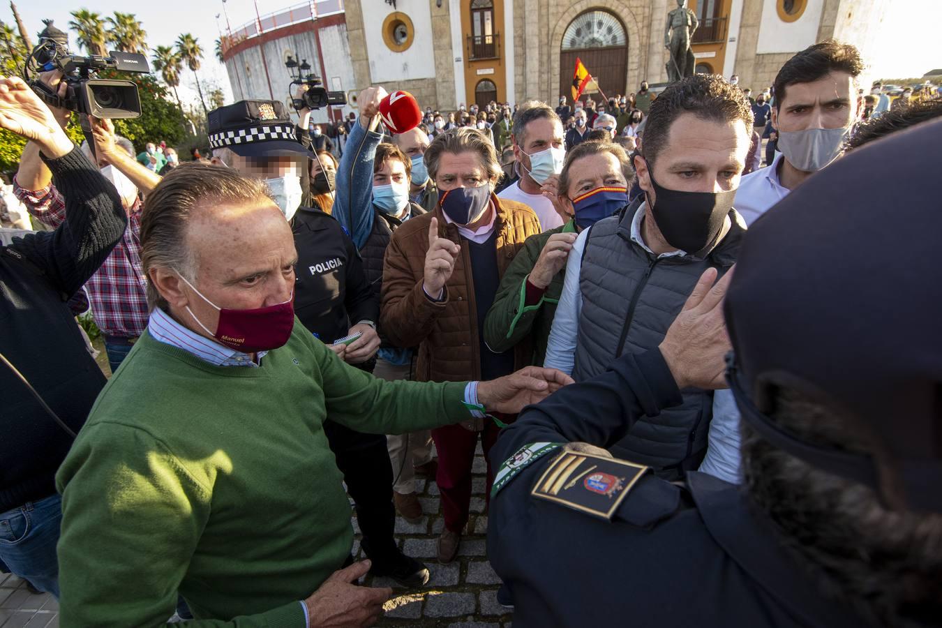 Protesta en Espartinas en defensa de la tauromaquia, en imágenes