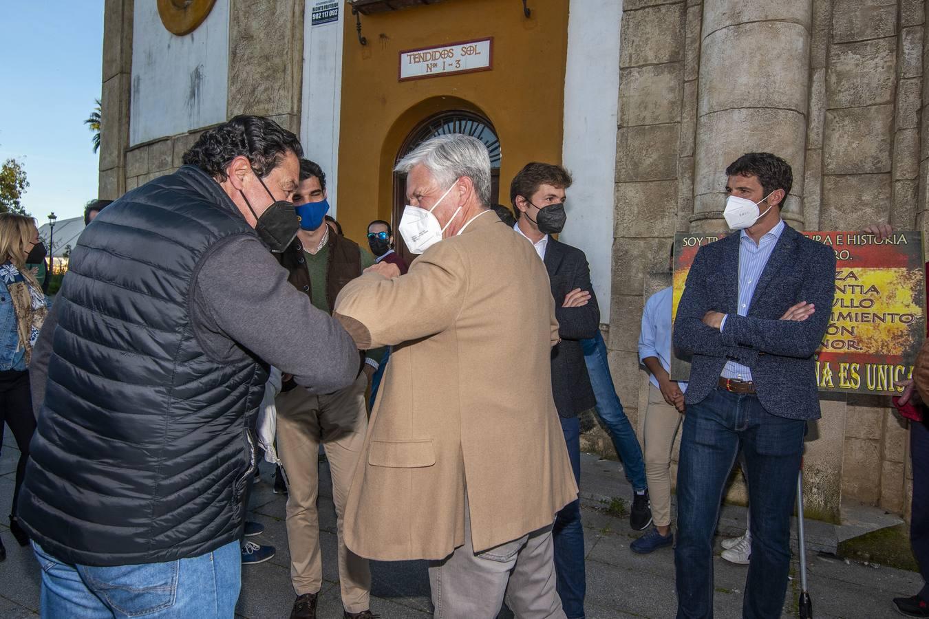 Protesta en Espartinas en defensa de la tauromaquia, en imágenes