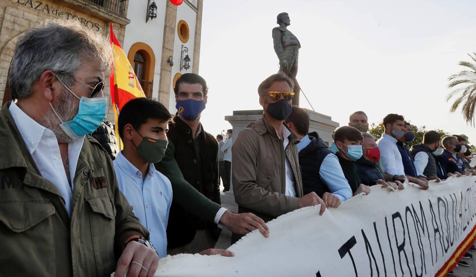 Protesta en Espartinas en defensa de la tauromaquia, en imágenes