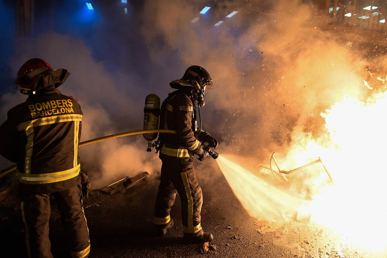 En imágenes: violencia y disturbios en Barcelona en una manifestación en contra de la entrada en prisión de Pablo Hasel