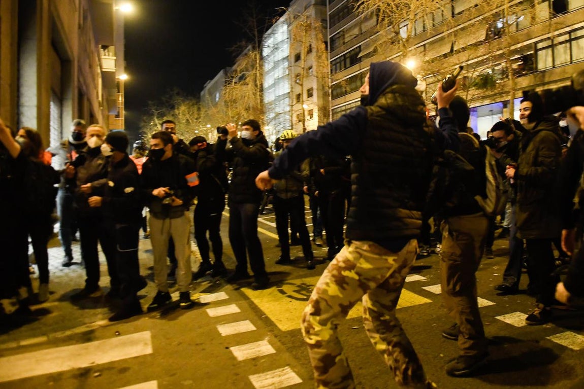 En imágenes: violencia y disturbios en Barcelona en una manifestación en contra de la entrada en prisión de Pablo Hasel