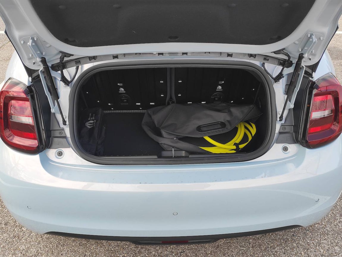 Fotogalería: Fiat 500 e, eléctrico y urbano, a prueba