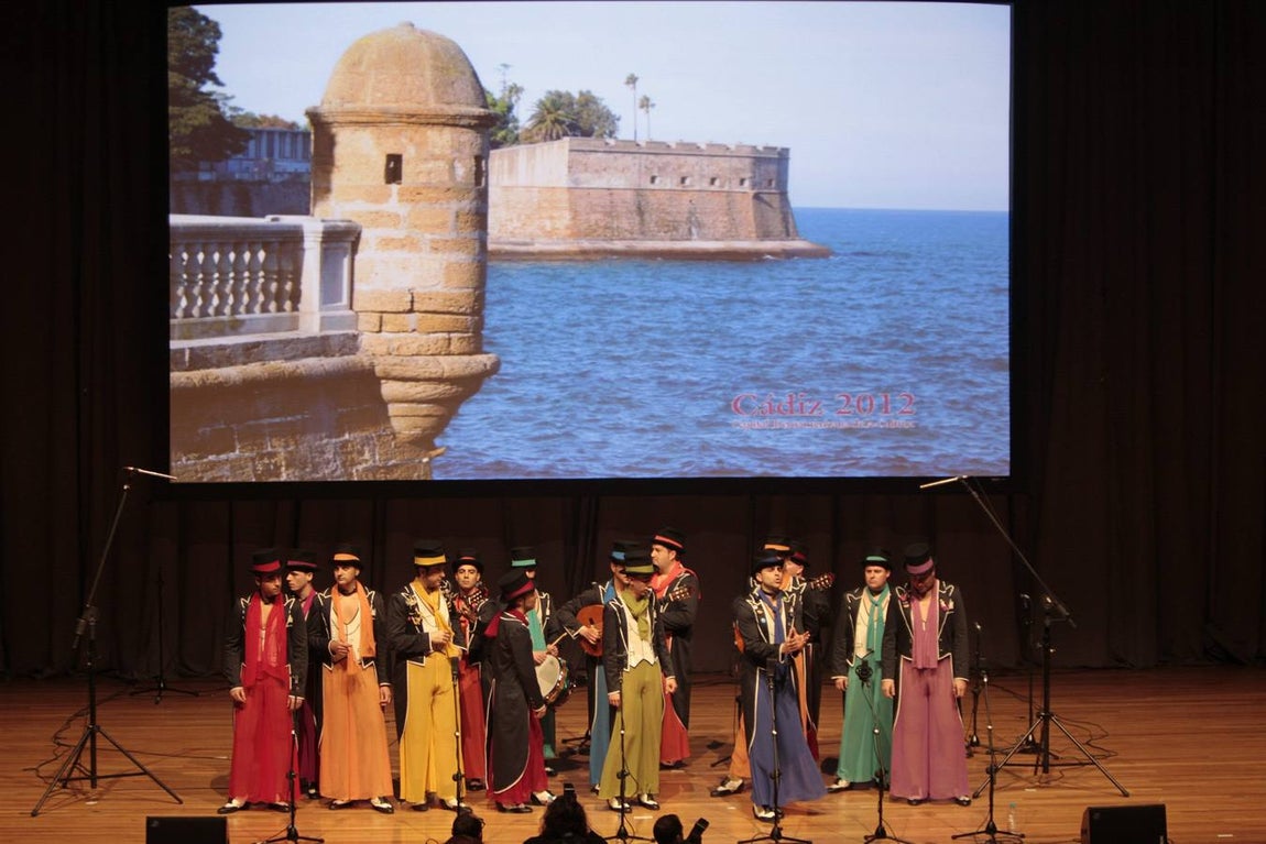 Presentación del Carnaval de Cádiz en el Palacio de Congresos de Madrid. En la imagen, la comparsa 'Juana la Loca'