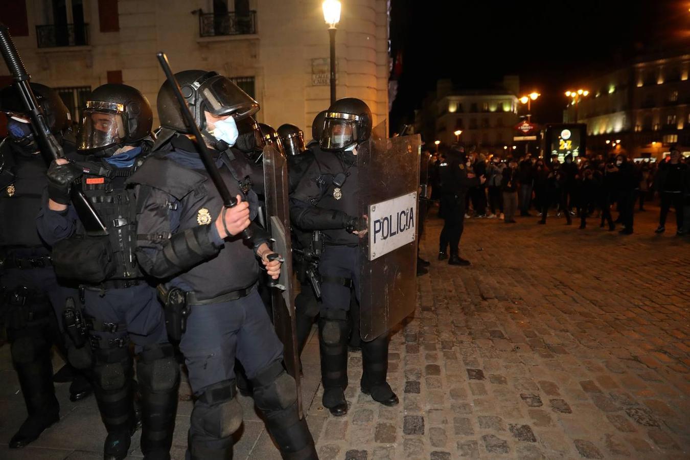 En imágenes: Los disturbios provocados por los manifestantes que protestaban por en encarcelamiento de Pablo Hasel