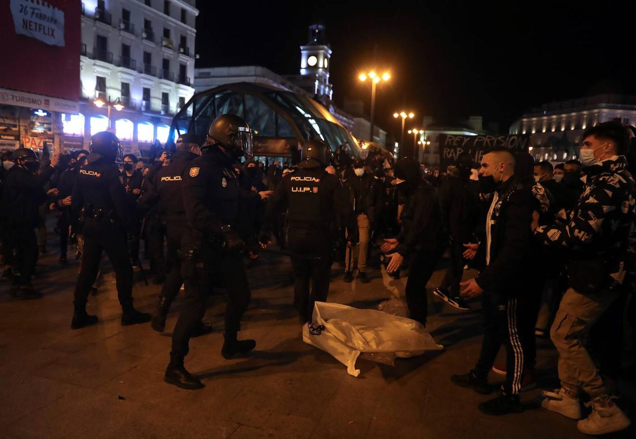 En imágenes: Los disturbios provocados por los manifestantes que protestaban por en encarcelamiento de Pablo Hasel