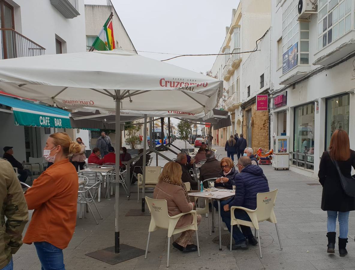 Fotos: Chiclana recupera su actividad comercial tras dos semanas de parón