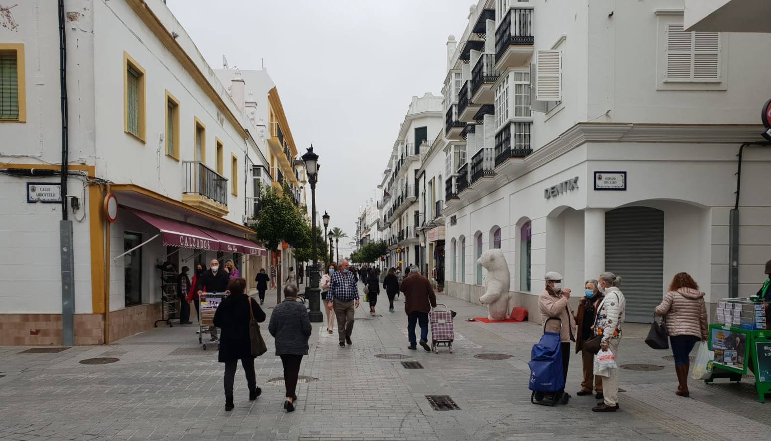 Fotos: Chiclana recupera su actividad comercial tras dos semanas de parón