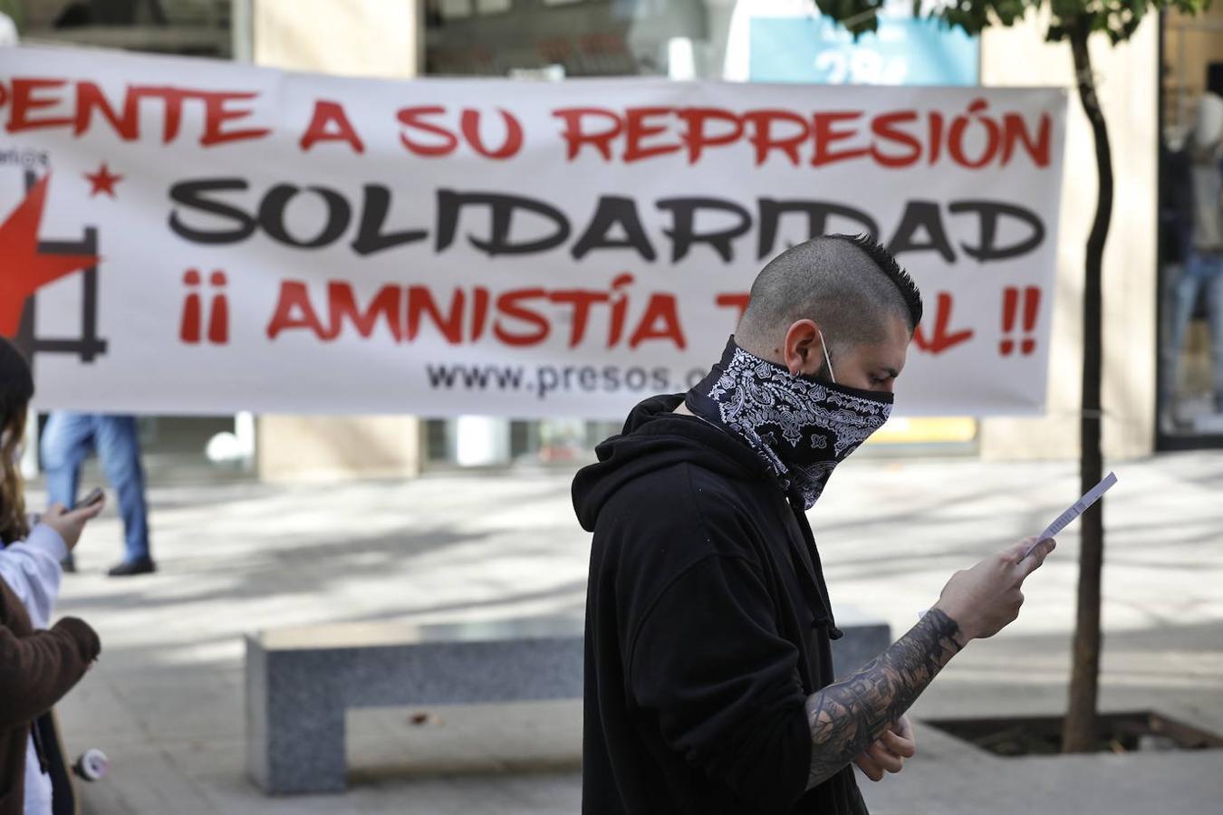 La concentración por la libertad del rapero Pablo Hasel en el Bulevar, en imágenes