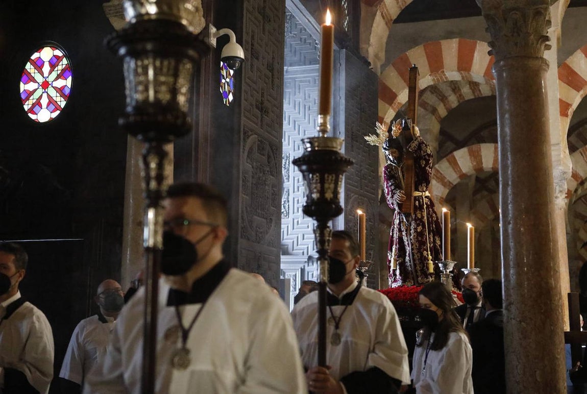 El Vía Crucis de las cofradías de Córdoba, en imágenes