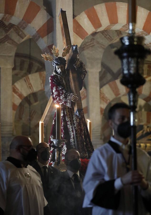 El Vía Crucis de las cofradías de Córdoba, en imágenes