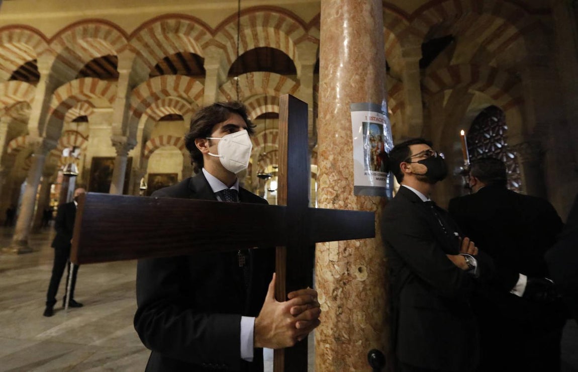 El Vía Crucis de las cofradías de Córdoba, en imágenes