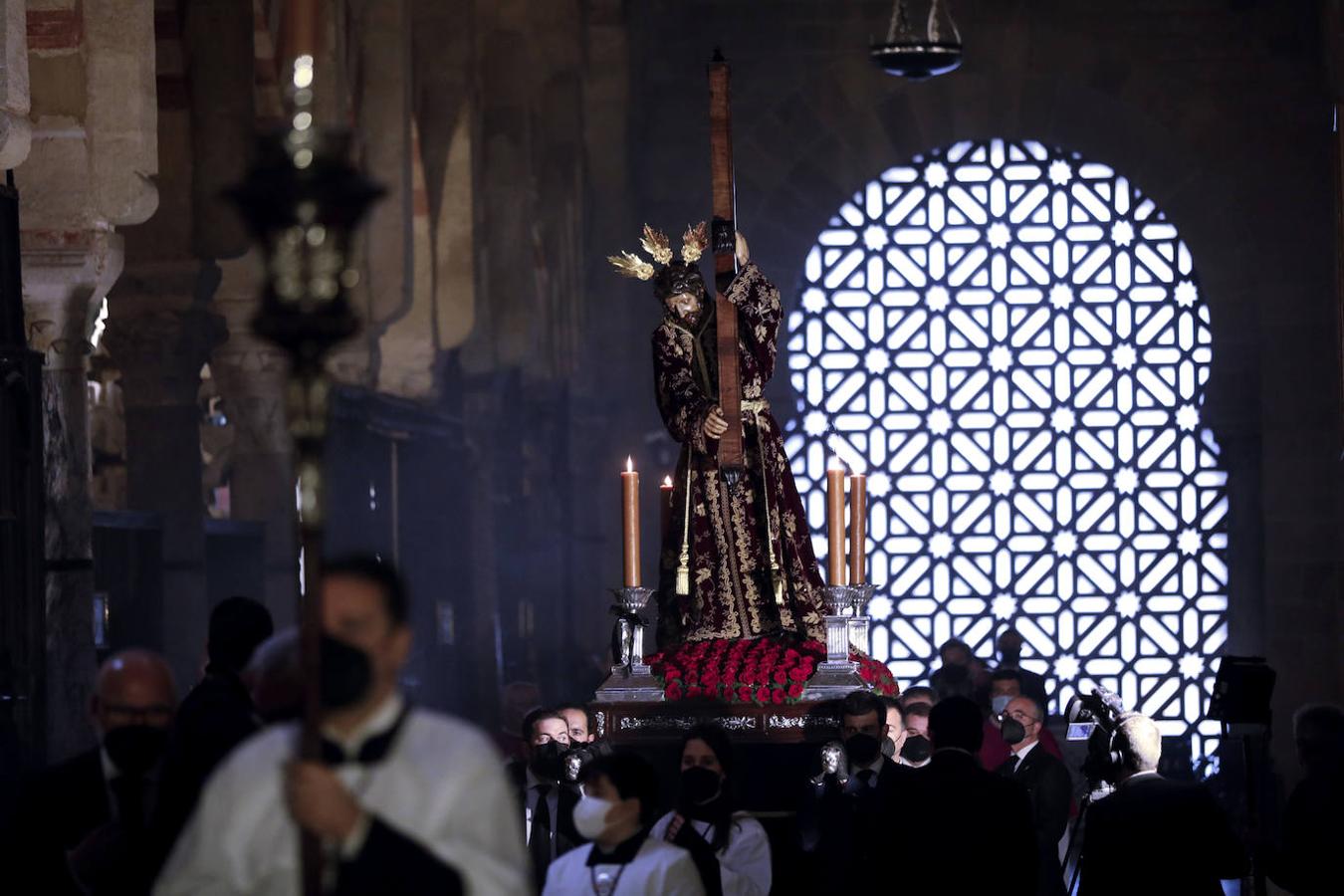 El Vía Crucis de las cofradías de Córdoba, en imágenes