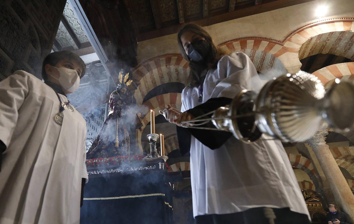 El Vía Crucis de las cofradías de Córdoba, en imágenes