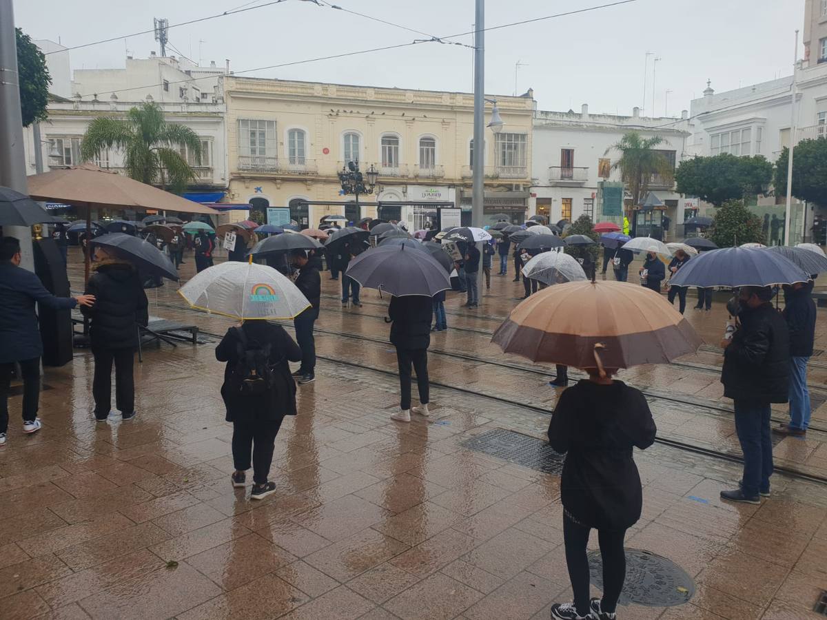 FOTOS: Manifestación en San Fernando ante la falta de ayudas directas a los empresarios locales