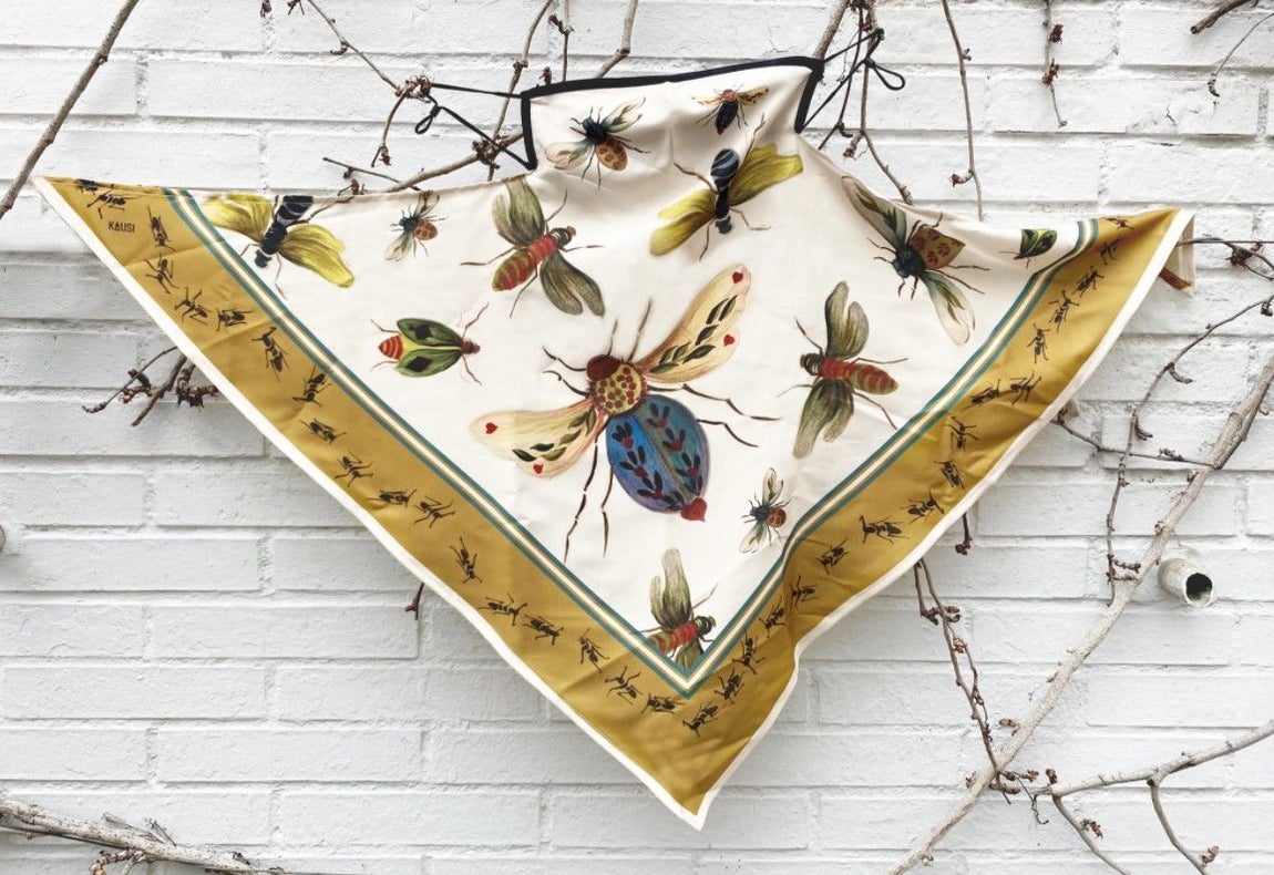 Mascarilla-pañuelo modelo Olivia Bichos by Los Platos de Pan de Kausi (42€)