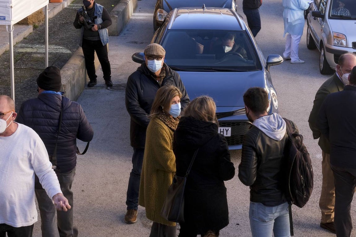 Los mayores de 80 años de Cádiz se vacunan contra el coronavirus en la Casa del Niño Jesús