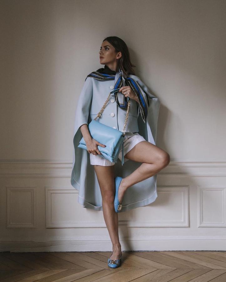 Bailarinas. También puede ser un buen momento para renovar el zapatero. Con la vista puesta en la próxima temporada, unas bailarinas en el color 'azul bebé' tan de tendencia en estos momentos puede ser un gran acierto. Botas y zapatillas también serán una buena opción para desechar las que ya están muy usadas y estrenar calzado nuevo en los próximos meses. En la imagen, Alexandra Pereira (@alexandrapereira) con bailarinas azules.