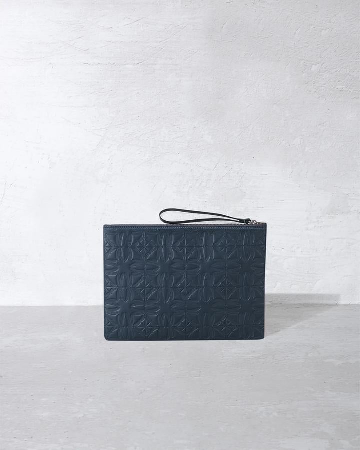 Bolso de mano modelo Mariana BlueBell de la firma española Möhel (precio: 55€ / antes: 79€)