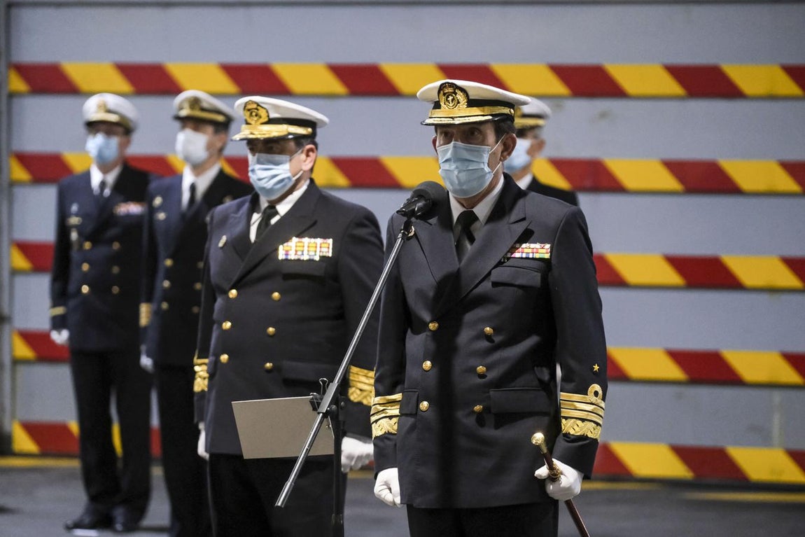En imágenes: La toma de posesión del nuevo Almirante de la Flota a bordo del Juan Carlos I